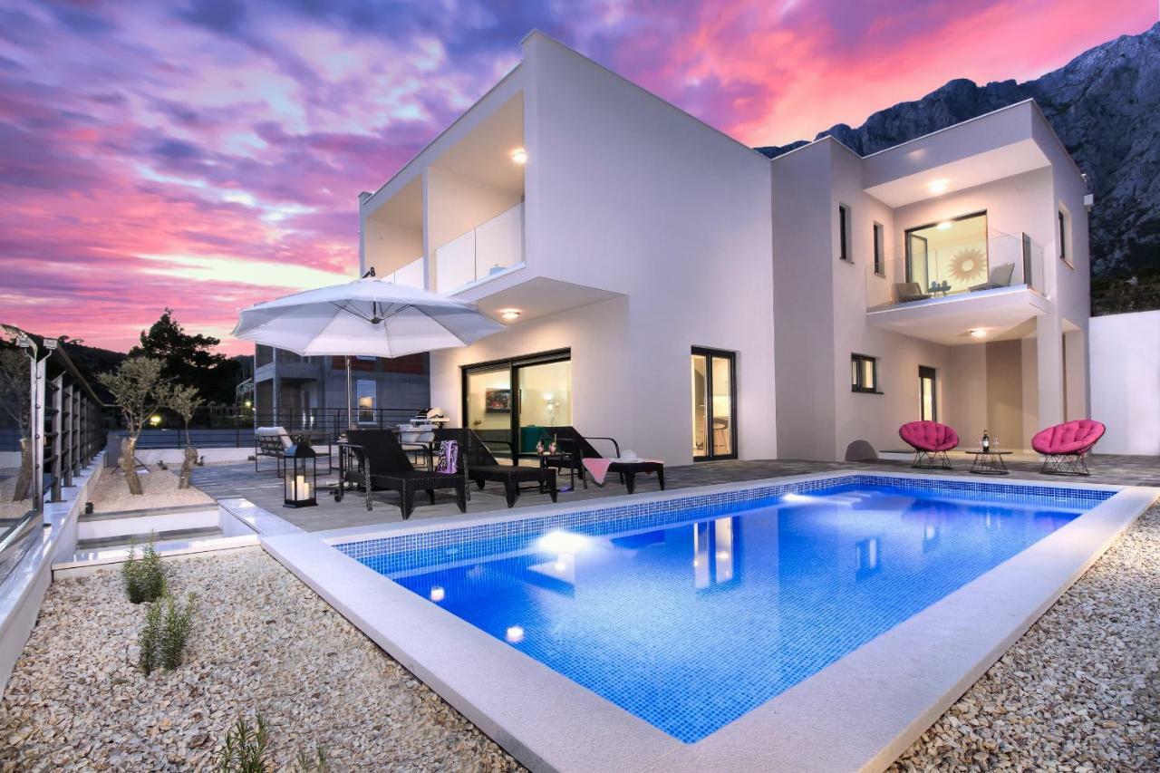 Navis Heated Pool Villa